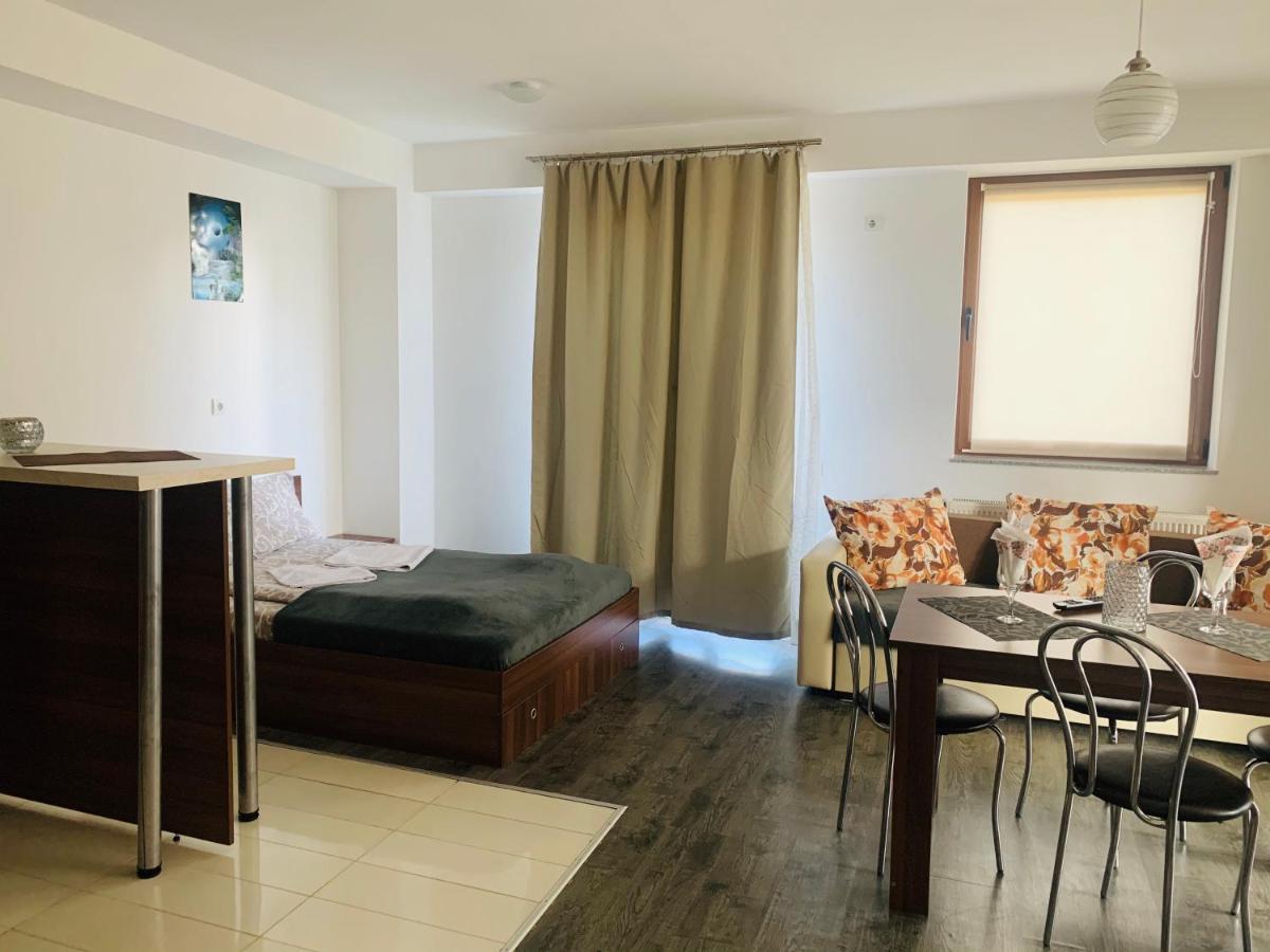 Seasons Holiday Studio Apartment