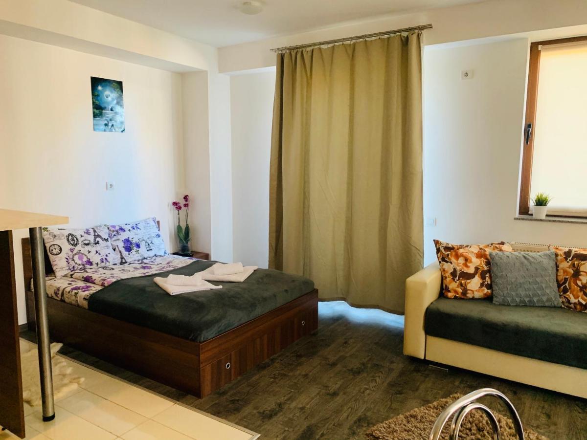 Seasons Holiday Studio Apartment *